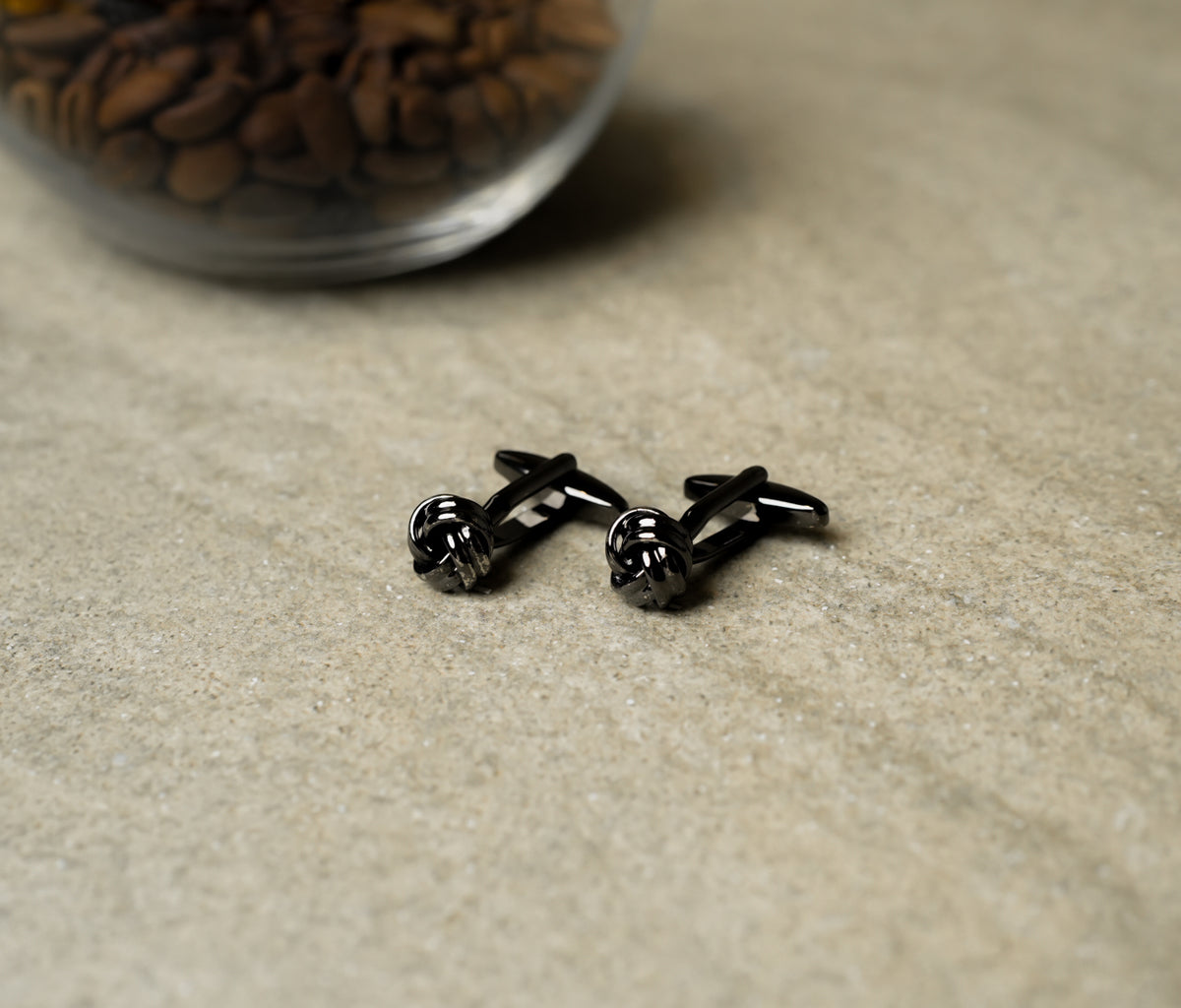 Raffaello Black Knot