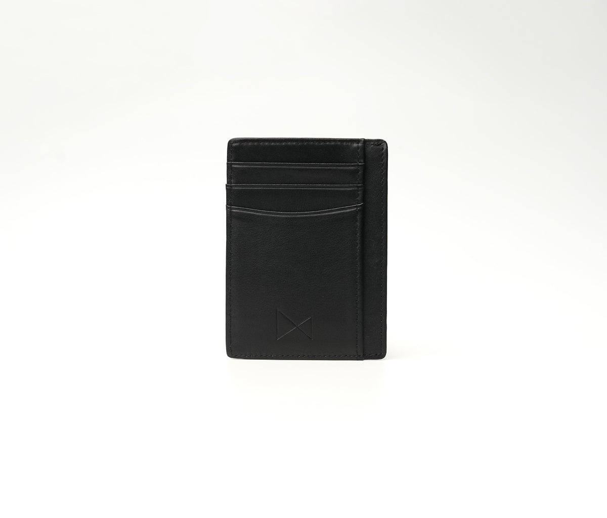 The Monarch Simply Black vegetable-tanned goat leather cardholder with 5 card slots and 3 cash compartments (11.5 × 8.5 cm)